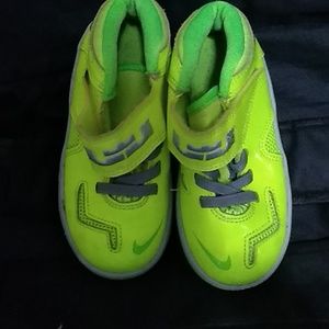 lebron james neon green shoes